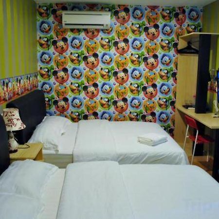 Hotel Zamburger Enstek Sepang Extérieur photo