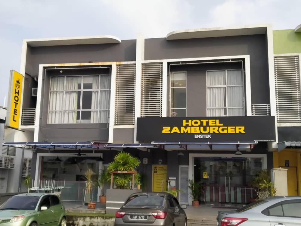 Hotel Zamburger Enstek Sepang Extérieur photo