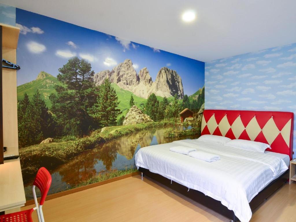 Hotel Zamburger Enstek Sepang Extérieur photo