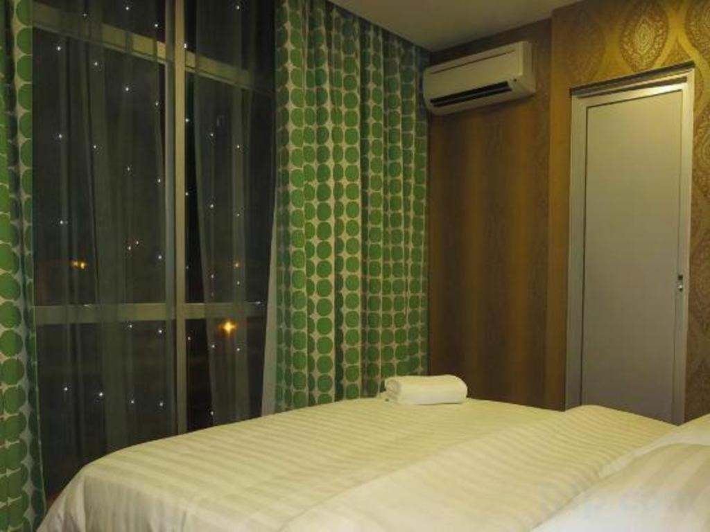 Hotel Zamburger Enstek Sepang Extérieur photo