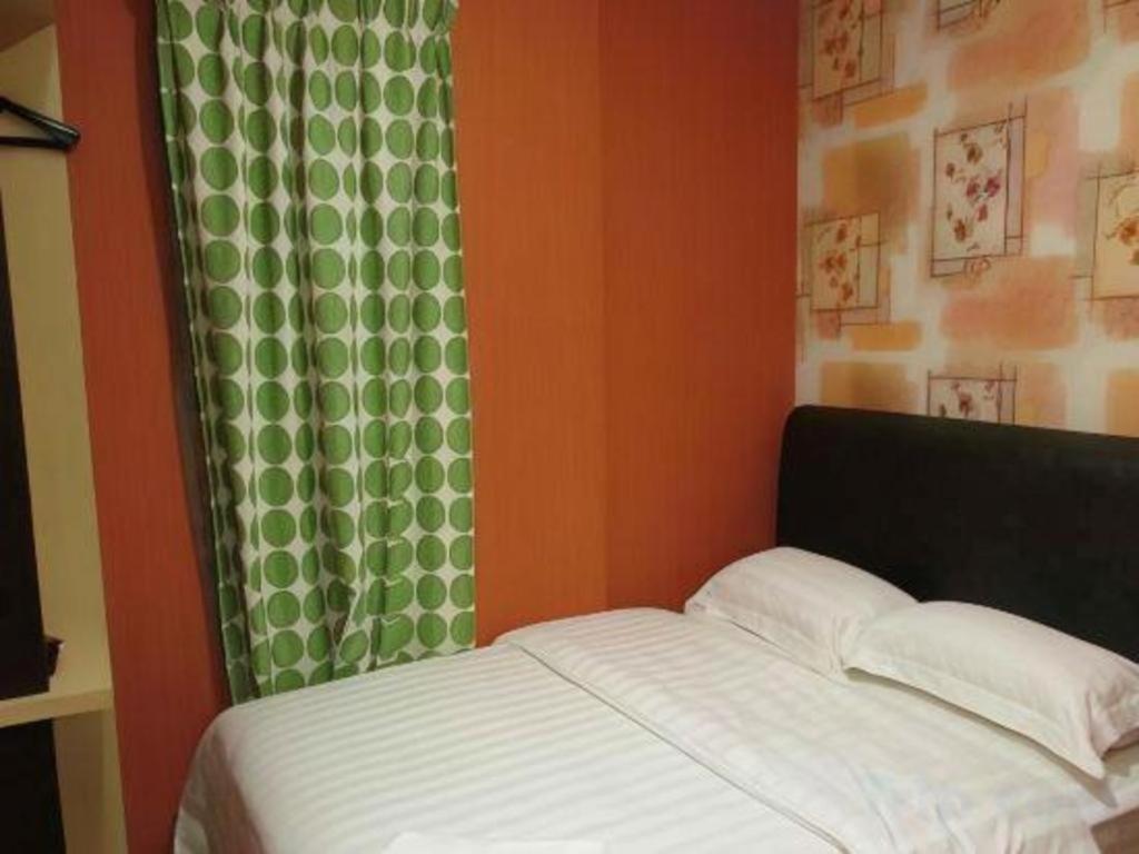 Hotel Zamburger Enstek Sepang Extérieur photo