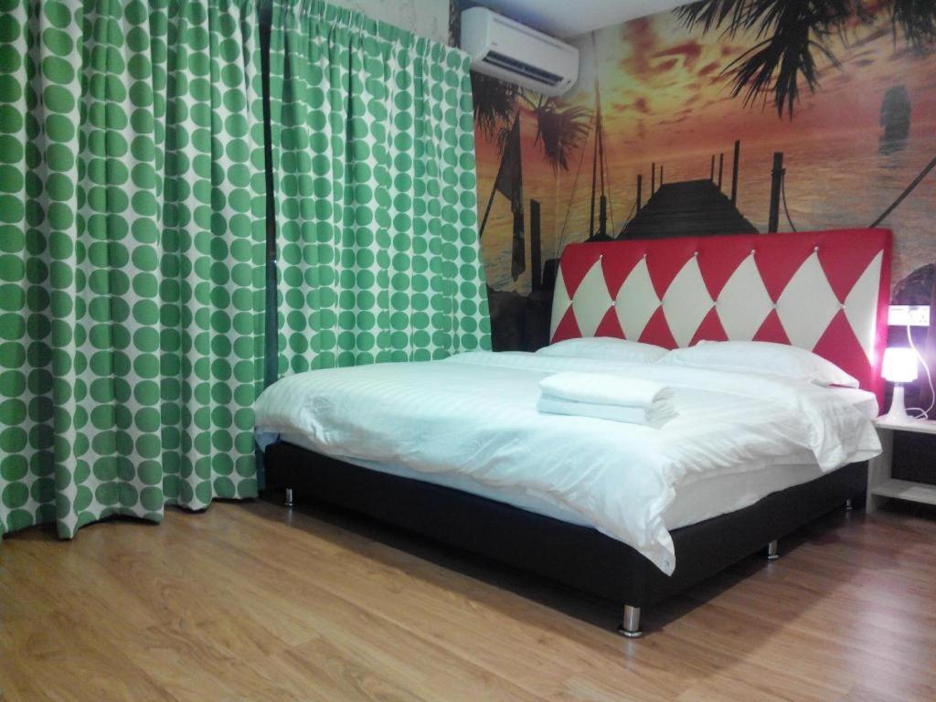 Hotel Zamburger Enstek Sepang Extérieur photo