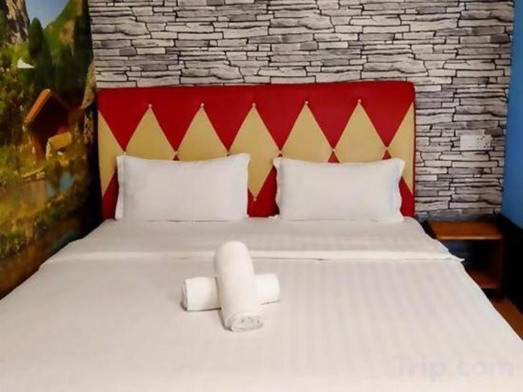 Hotel Zamburger Enstek Sepang Extérieur photo